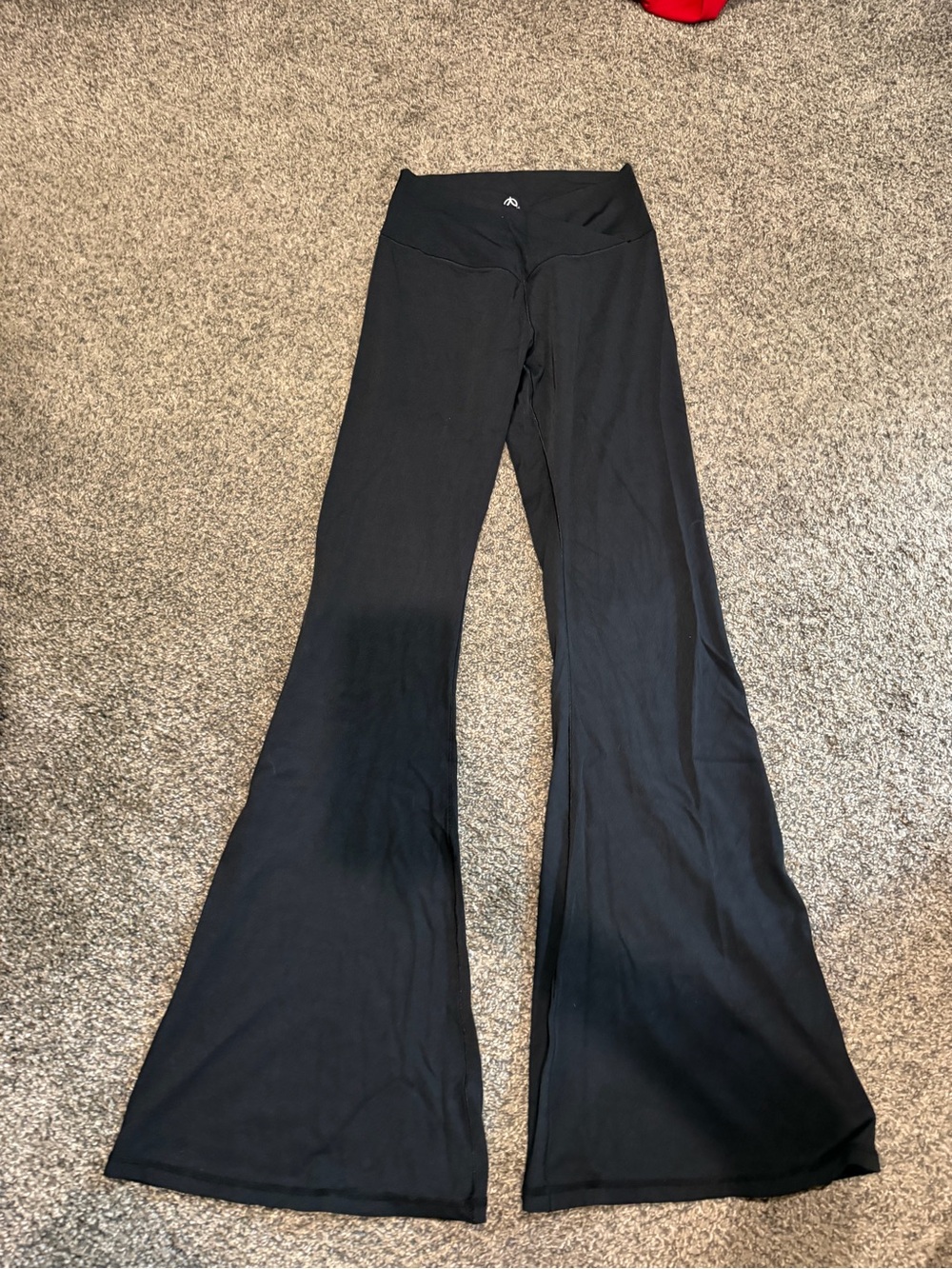 High-Waist Black Flared Leggings with Subtle Logo